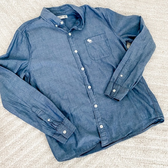 abercrombie kids Other - Like New! Abercrombie kids Boys Button Down Chambray Long Sleeve Size 15/16